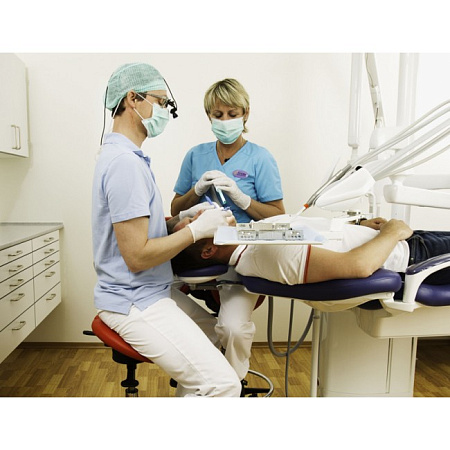 Salli Job - эргономичный стул врача-стоматолога с пластиковой основой